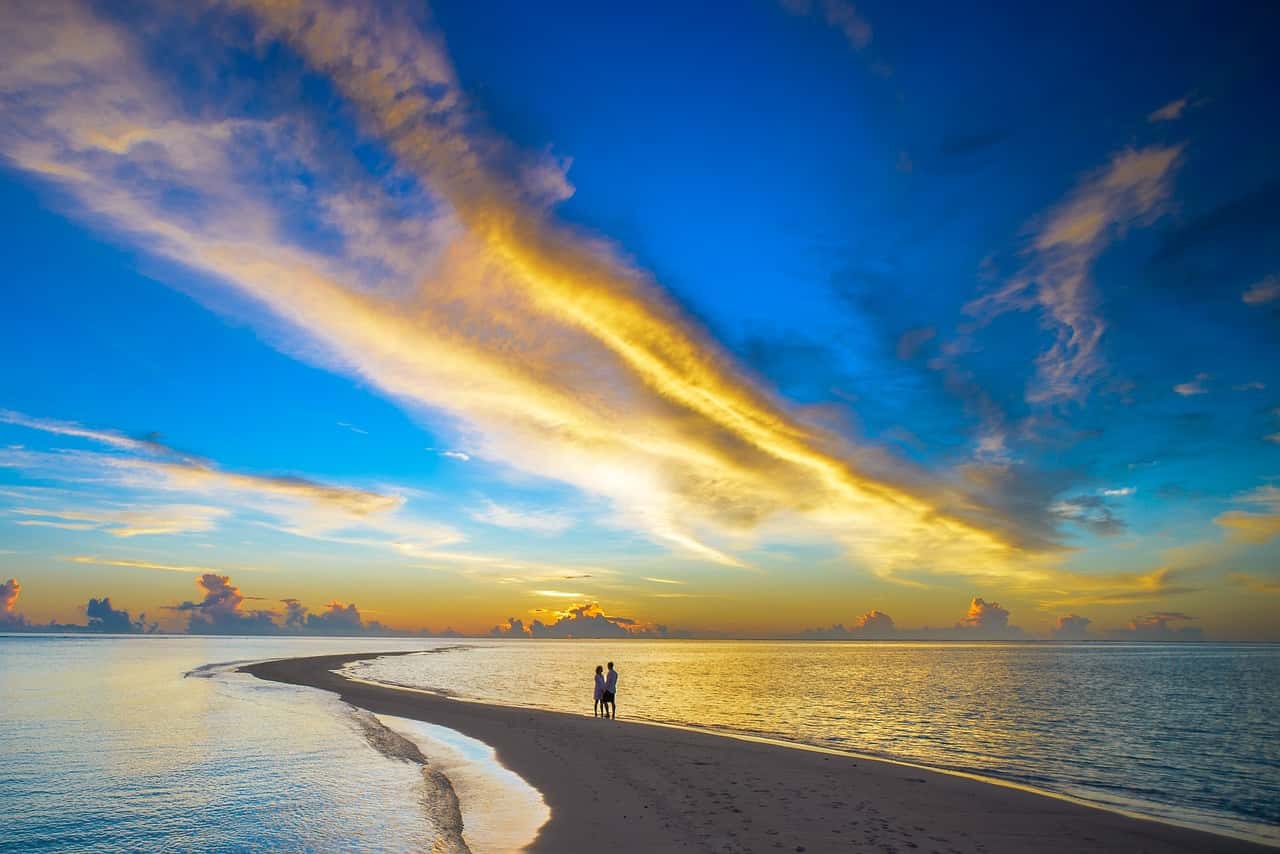 谈笑风生成语解析:出处、释义、用法与趣味接龙 谈笑风生成语解析:出处、释义、用法与趣味接龙